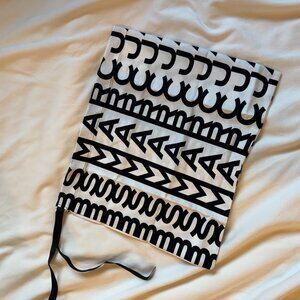 Marc Jacobs Black & White Logo Print Dust Bag – Drawstring Closure